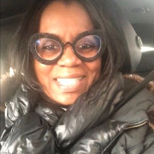 Meet your Posher, Roxanne